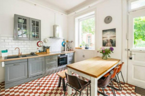 Großzügige 185m2-Altbauwohnung in Bestlage 7Zimmer-2Bäder-2Küchen-2WCs